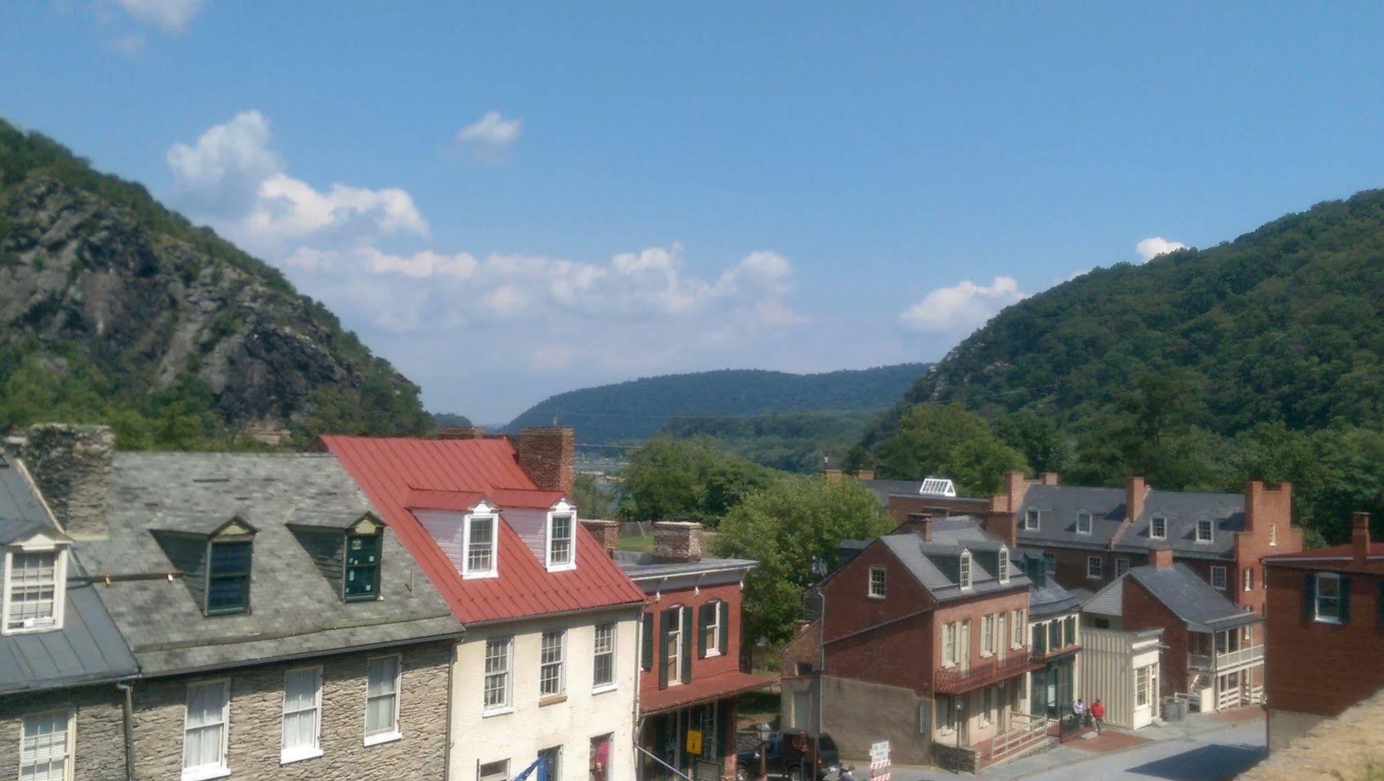 Lily Garden Bed And Breakfast Harpers Ferry Exterior photo